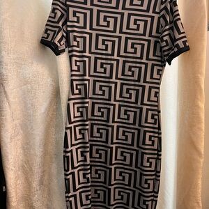 Geometric Print Short Sleeve Sheath Dress in Beige and Black